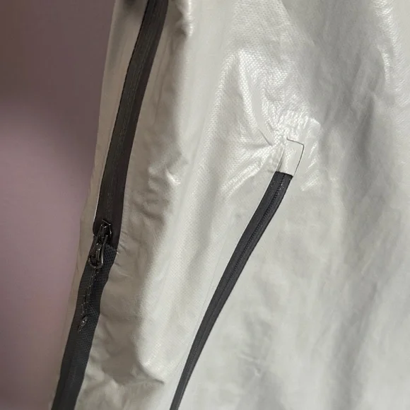 Columbia Men's Light Gray Raincoat - Picture 5 of 9